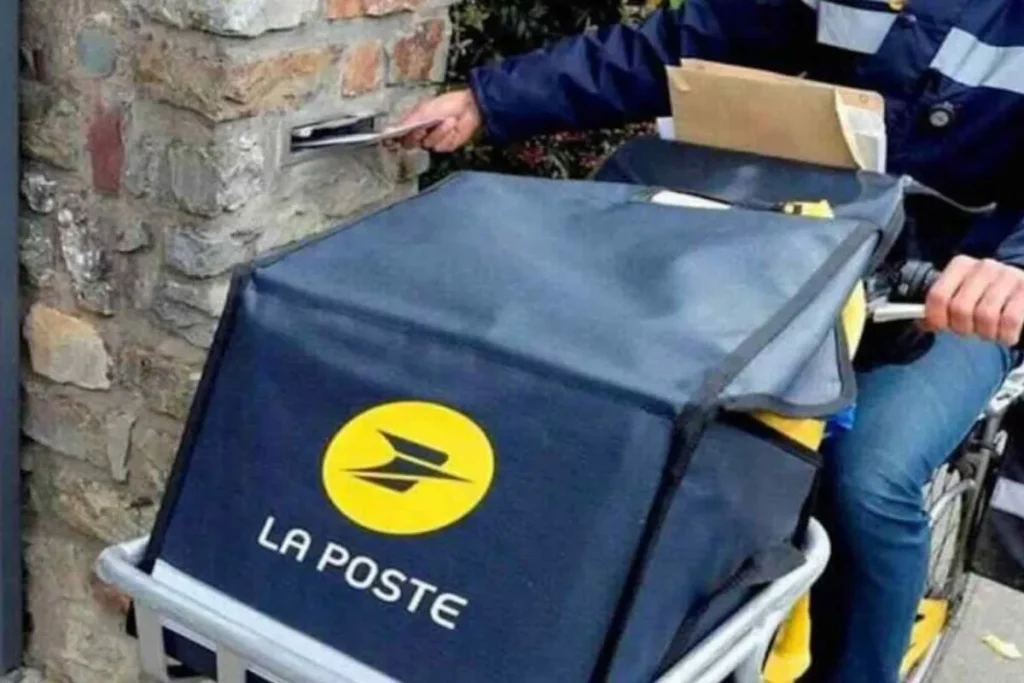 Les facteurs en France en 2026, c'est fini : La Poste transforme ses postiers en agents de convivialité pour les séniors